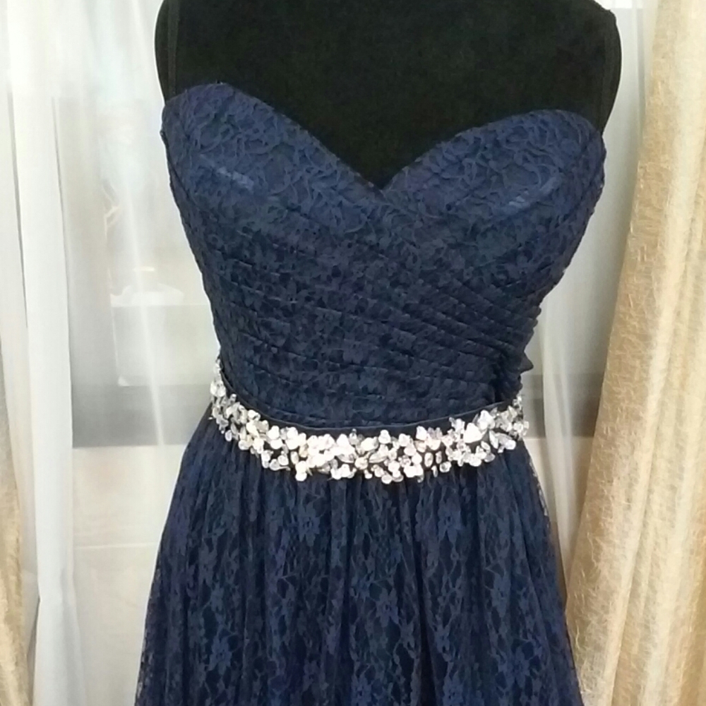 PROM DRESS - Picture 2 of 5